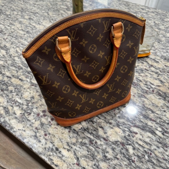 Authentic Louis Vuitton purse - Picture 8 of 8